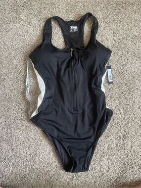 TA3 Sculpting One-Piece Swimsuit Black/White Zip Front Size 3x NWT